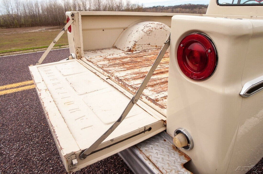 1968 International Harvester C-Series 1000 Half-ton Fleetside Pickup - photo 7