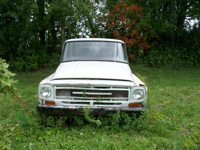 1968 International Harvester Pickup Truck 1100 4WD V-8 4 speed 1968 International Harvester 1100