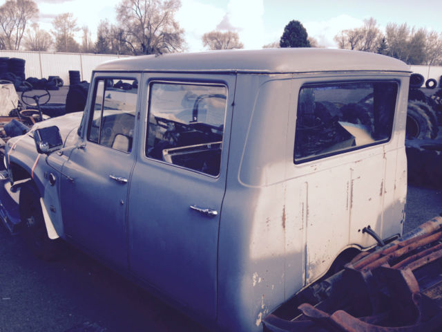 1968 International Harvester Travellette four door Crewcab 4x4 - photo 2