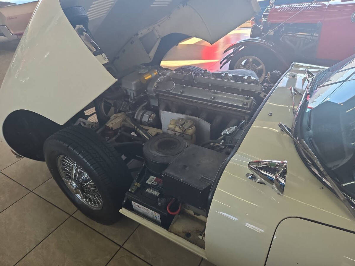 1968 Jaguar E-Type HARD TOP - photo 9