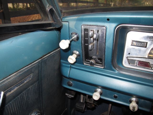 1968 Jeep Wagoneer - photo 12