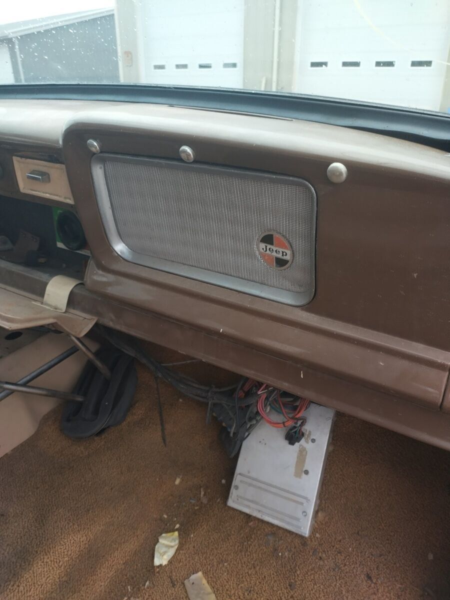1968 Jeep Wagoneer - photo 13