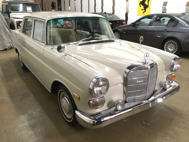 1968 Mercedes-Benz 200-Series sedan - photo 3
