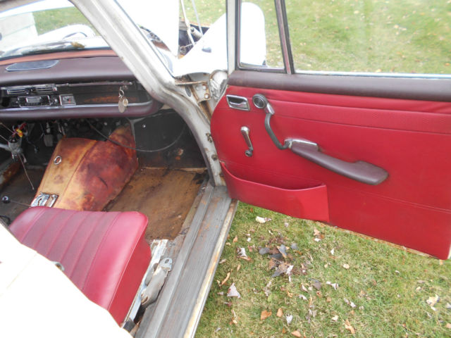 1968 Mercedes-Benz 200-Series 4 DOOR - photo 10