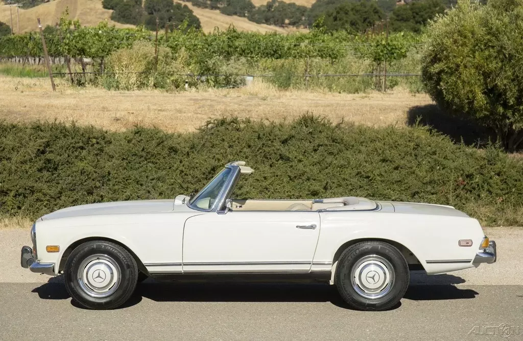 1968 Mercedes-Benz SL-Class 250 SL Roadster - photo 2