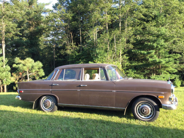 1968 Mercedes-Benz 200-Series all trim - photo 2