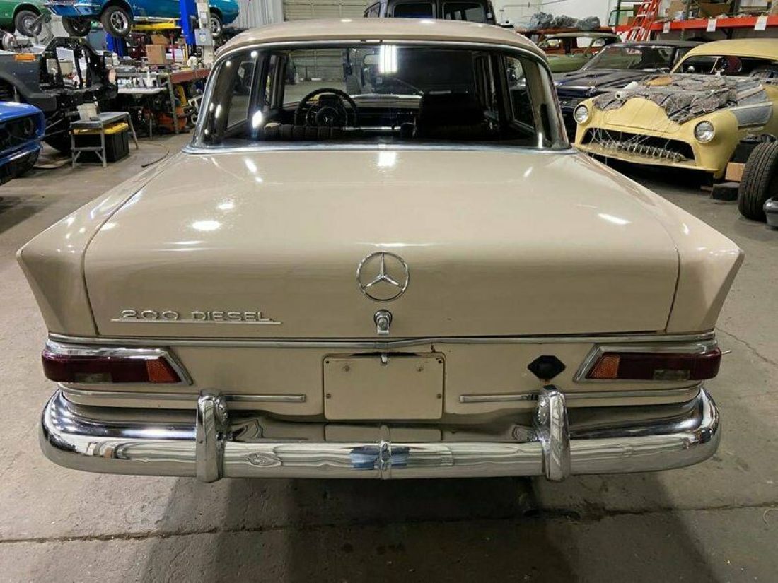 1968 Mercedes-Benz 200-Series CLEAN TITLE/2.0 L. DIESEL / RARE 4 SPEED MANUAL - photo 3