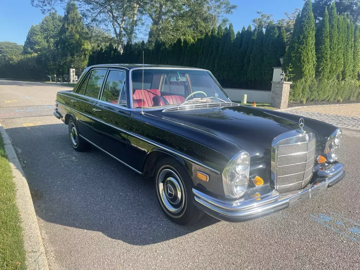 1968 Mercedes-Benz 250S Black 1968 Mercedes-Benz 250S