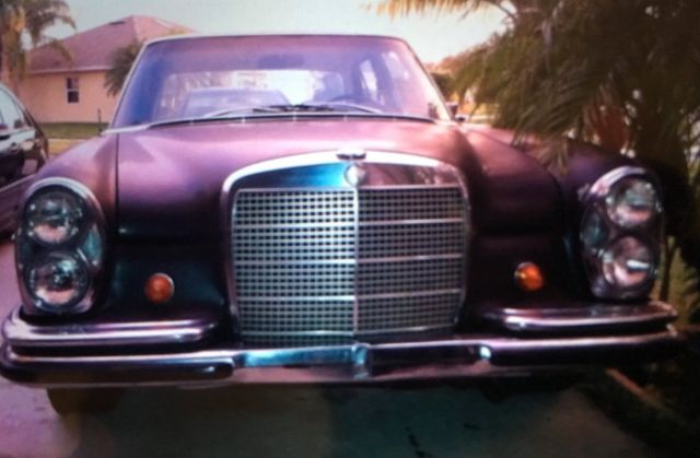 1968 Mercedes-Benz 250SE A Collectable Classic 1968 Mercedes-Benz 200-Series Mercedes 250SE Sedan