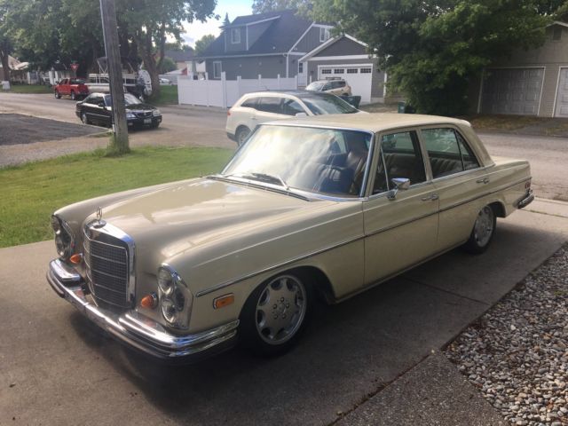 1968 Mercedes-Benz 280S 1968 Mercedes-Benz 200-Series 280S