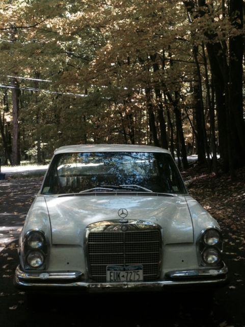 1968 Mercedes Benz 280s Sedan Automatic, 4-door (white) 1968 Mercedes-Benz 200-Series