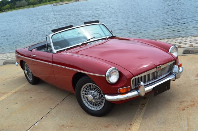 1968 MGB Chrome bumpers wire wheels very nice, most collectible model year 1968 MG MGB