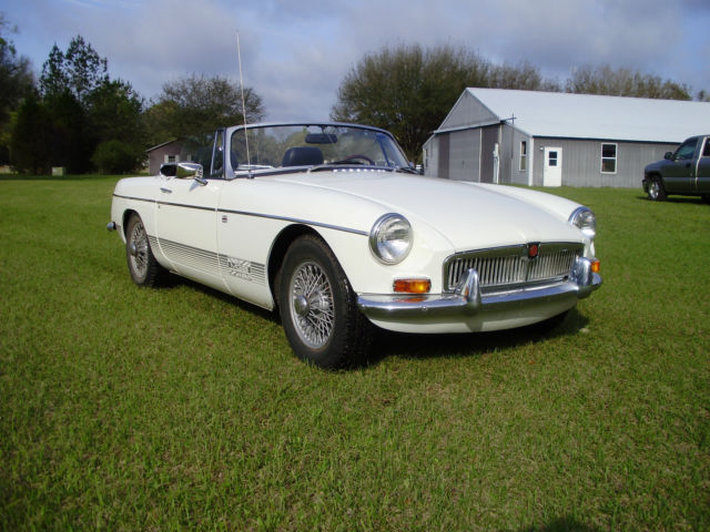 1968 MG MGB white & chrome - photo 3