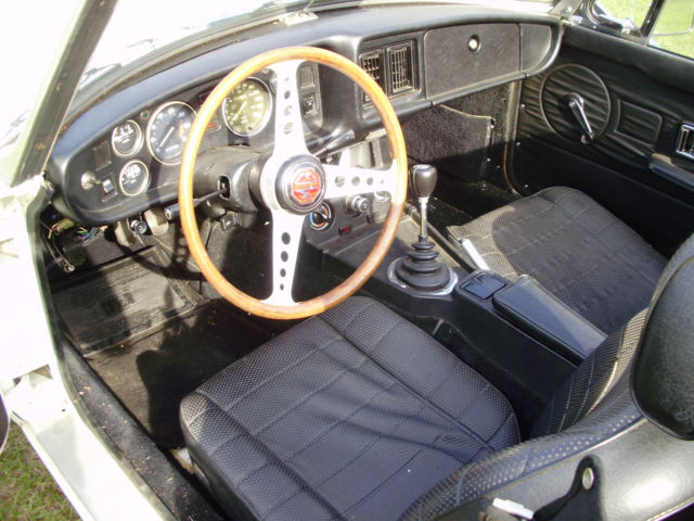 1968 MG MGB white & chrome - photo 5