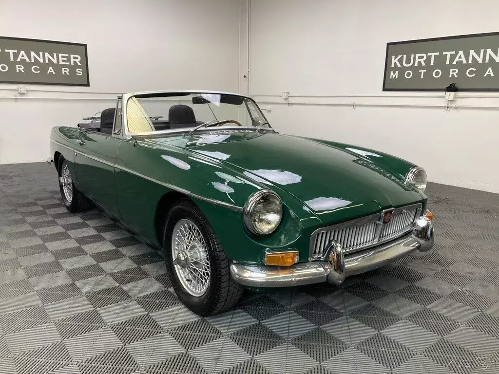 1968 MGB MK2. BRG / BLACK. MECHANICALLY EXCELLENT, GOOD DRIVER’S CONDITION CAR. 1968 MG MGB 1968 MGB MK2 ROADSTER. BRITISH RACING GREEN