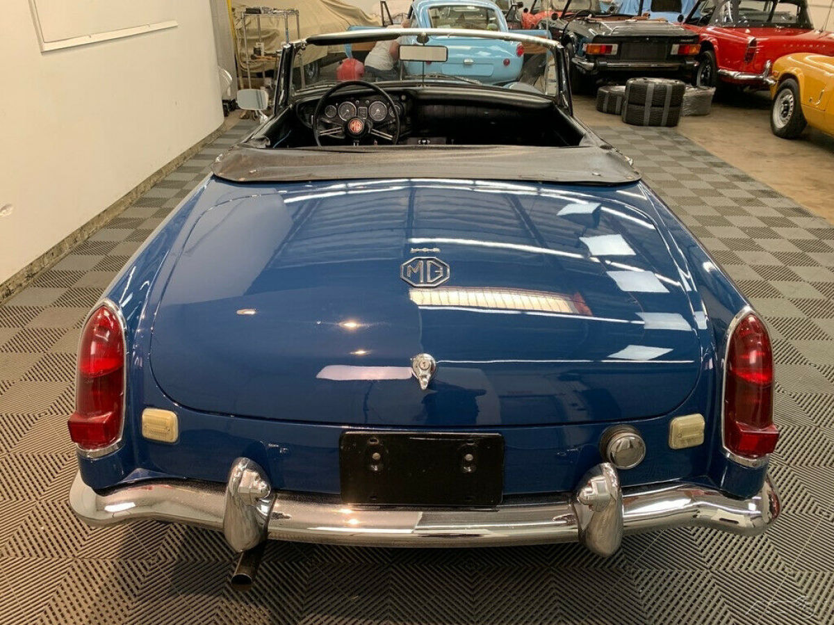 1968 MG MGB 1968 MGB ROADSTER. MINERAL BLUE WITH BLACK TRIM. - photo 10