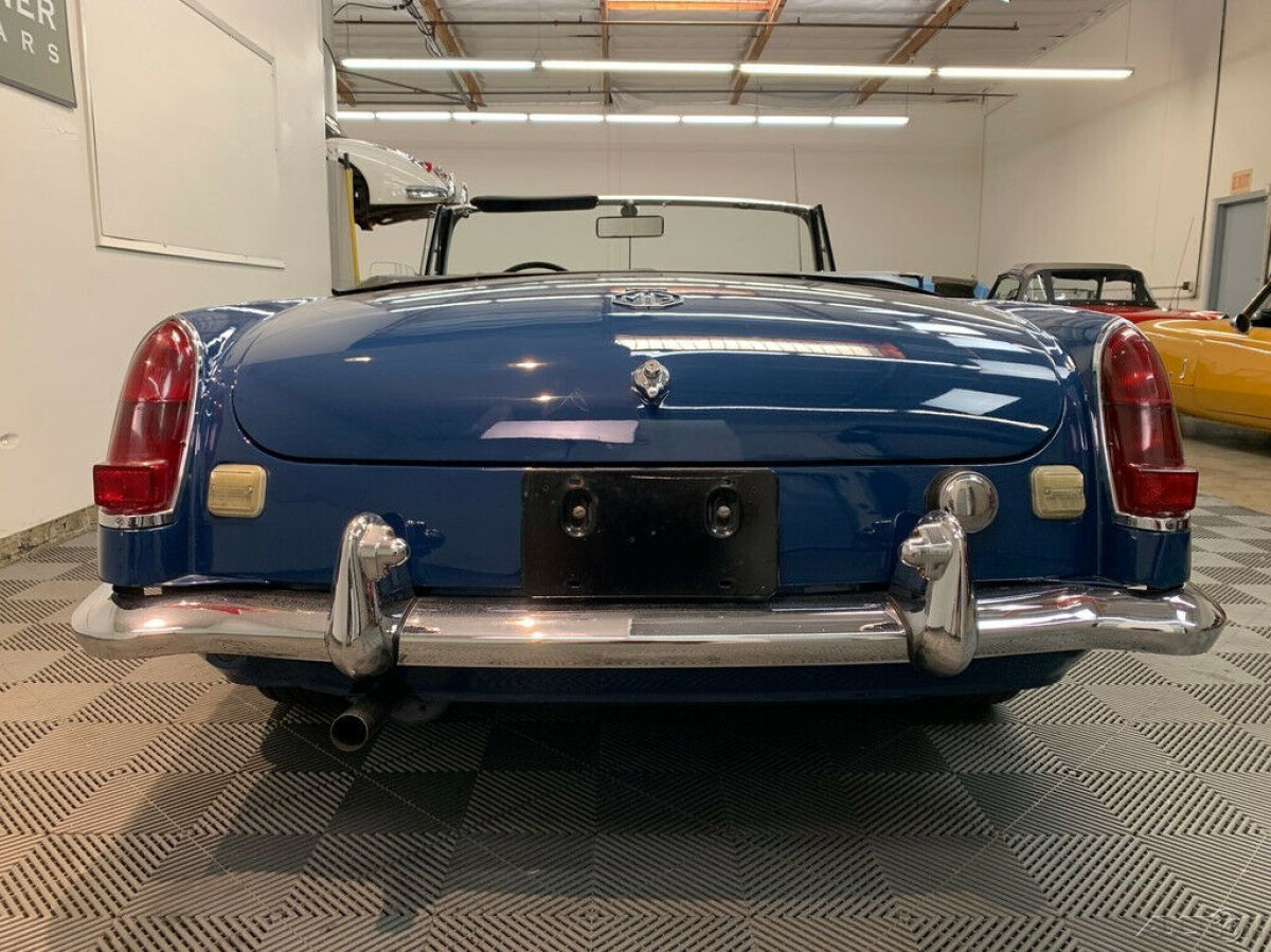 1968 MG MGB 1968 MGB ROADSTER. MINERAL BLUE WITH BLACK TRIM. - photo 11