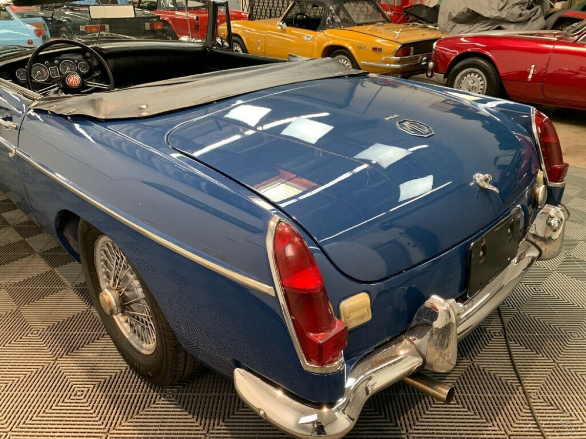 1968 MG MGB 1968 MGB ROADSTER. MINERAL BLUE WITH BLACK TRIM. - photo 12
