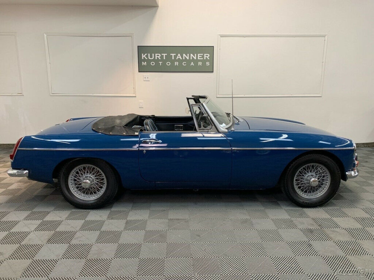 1968 MG MGB 1968 MGB ROADSTER. MINERAL BLUE WITH BLACK TRIM. - photo 7
