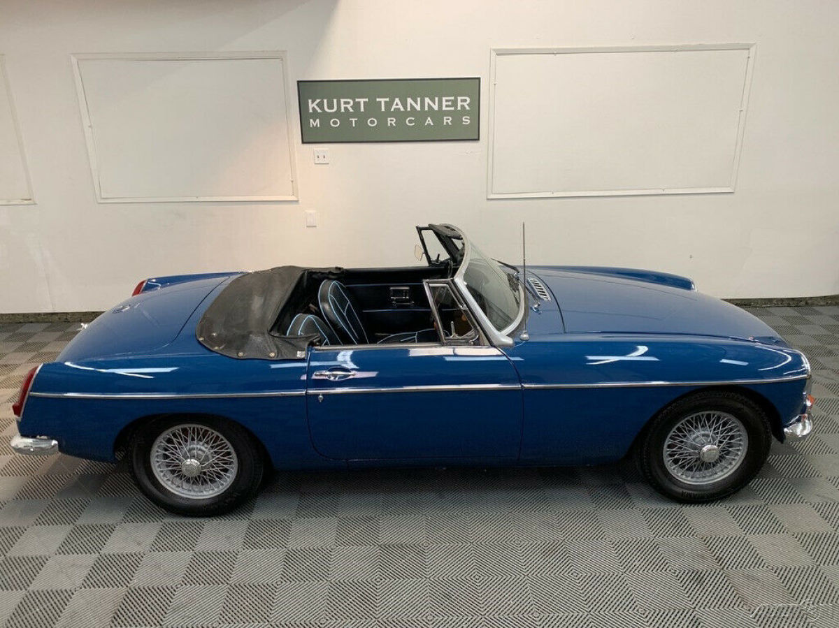 1968 MG MGB 1968 MGB ROADSTER. MINERAL BLUE WITH BLACK TRIM. - photo 8