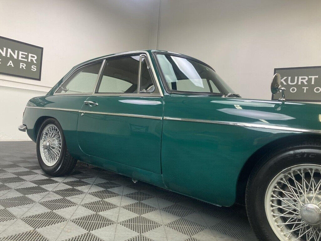 1968 MG MGC GT 1968 MGC GT. BRITISH RACING GREEN. BLACK TRIM. - photo 7