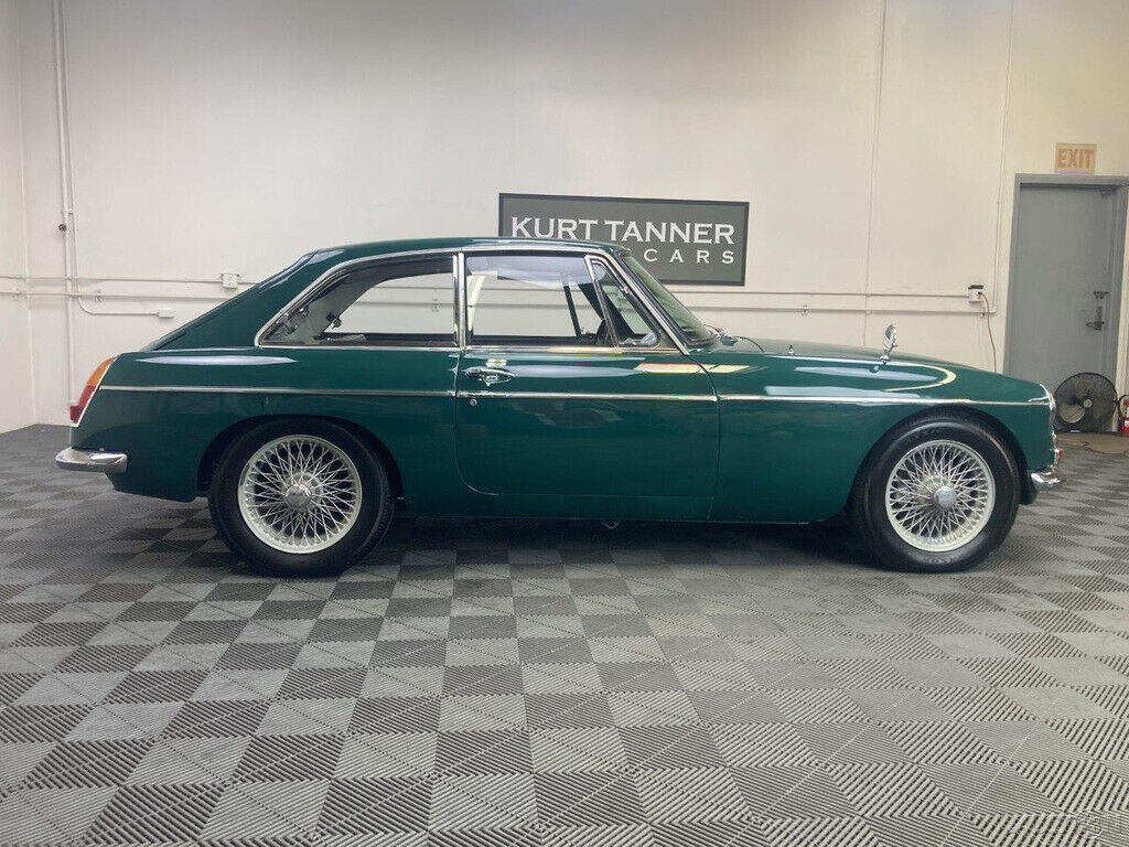1968 MG MGC GT 1968 MGC GT. BRITISH RACING GREEN. BLACK TRIM. - photo 8