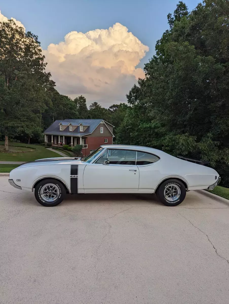 1968 Oldsmobile 442 Numbers Matching 42,000 Miles 1968 Oldsmobile Cutlass