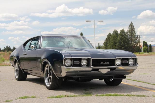 1968 Oldsmobile 442 #'s matching, lowered, 4 wheel discs, 12 bolt posi. 1968 Oldsmobile 442