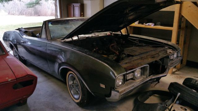 1968 Oldsmobile Cutlass convertible 1968 Oldsmobile Cutlass convertible