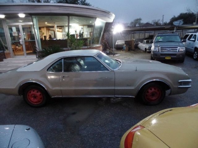 1968 Oldsmobile Tornado 2 Door Hard Top - photo 8