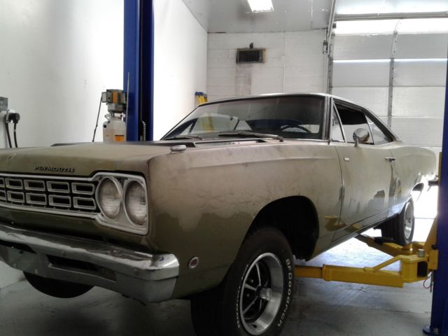 1968 Plymouth Matching numbers 4 Speed Hipo 383 Road Runner 1968 Plymouth Road Runner