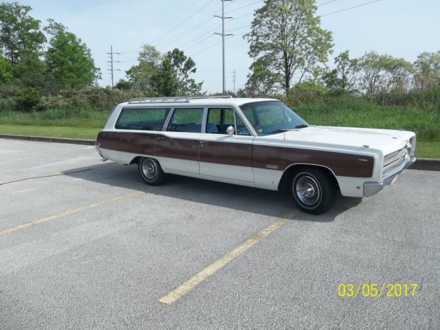 1968 PLYMOUTH SPORT SUBURBAN STATION WAGON 1968 Plymouth SPORT SUBURBAN
