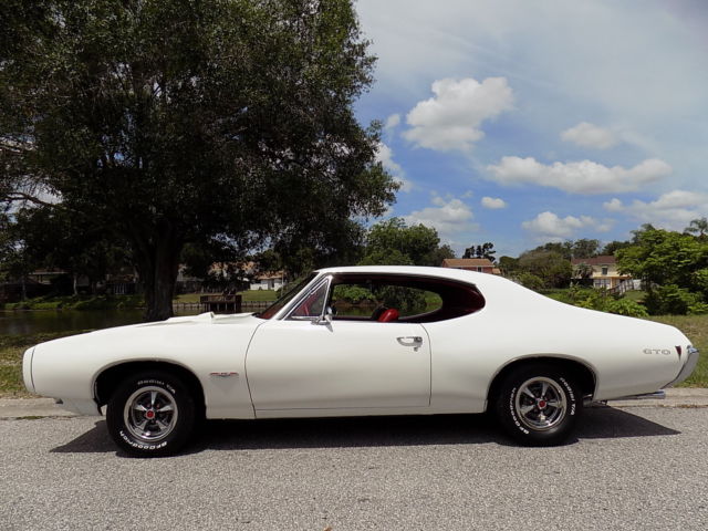 1968 PONTIAC GTO VERY RARE COLOR COMBINATION WITH 4- SPEED IN SHOW CONDITION 1968 Pontiac GTO
