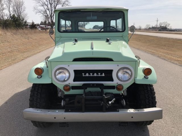 1968 Toyota Land Cruiser -- - photo 4