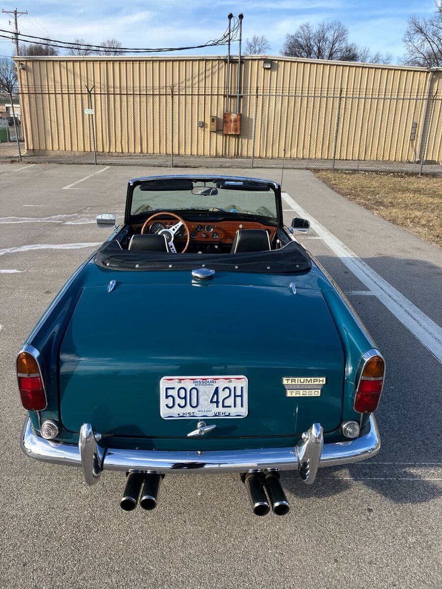 1968 Triumph TR250 Valencia - photo 4