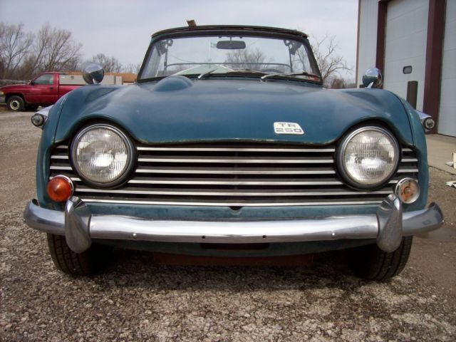 1968 TRIUMPH TR250 NEEDS RESTORED....ORIGINAL 1968 Triumph TR250 2 DOOR