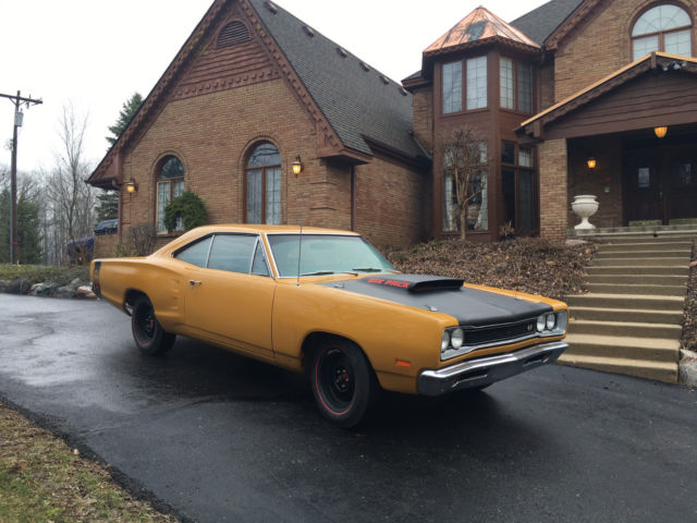 1969 1/2 Dodge SuperBee A12 Bahama Yellow Restored 1969 Dodge Coronet SuperBee A12 Superdrag pack