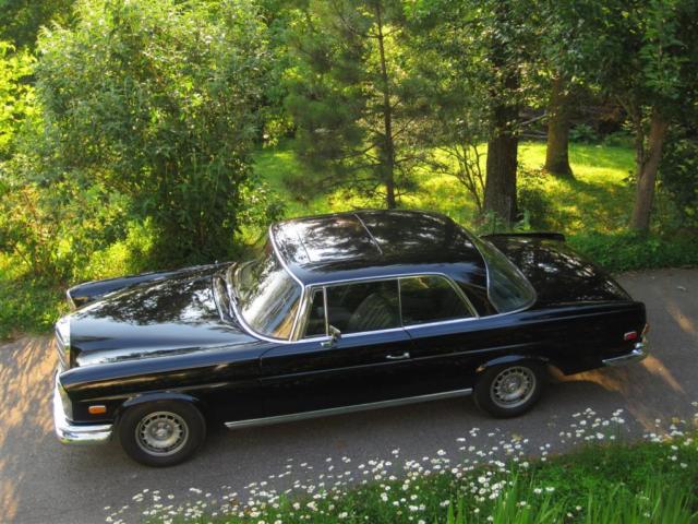 1969 Mercedes-Benz 200-Series Leather