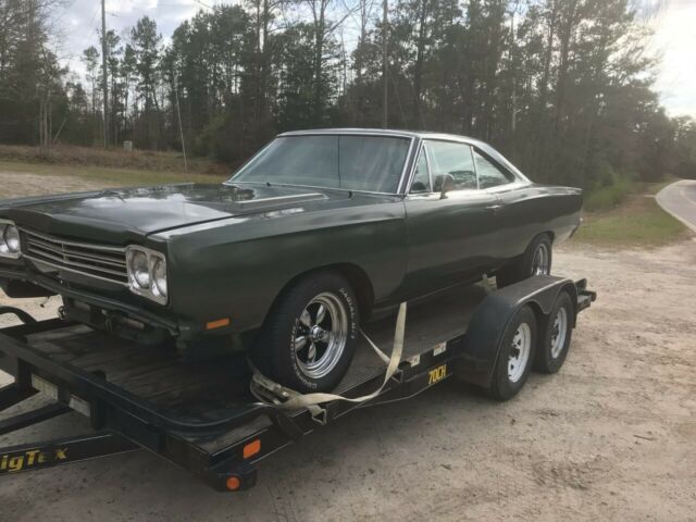 1969 440 engine with low miles, very solid trunk, floors and inner fenders 1969 Plymouth Road Runner