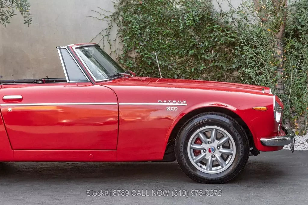 1969 Datsun 2000 Roadster 5-Speed - photo 10