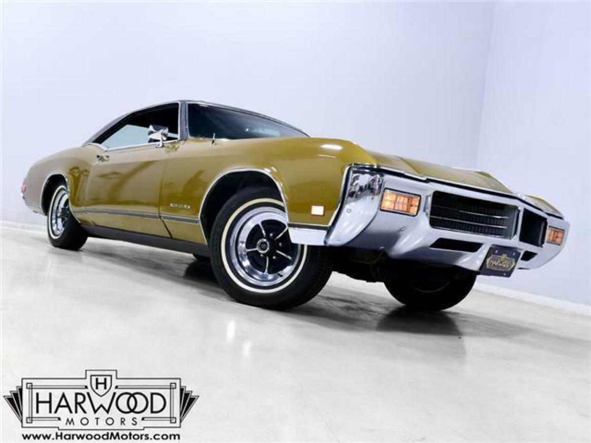 1969 Buick Riviera Hardtop 50172 Miles Burnished Brown Hardtop 430 cubic inch V8 1969 Buick Riviera Hardtop