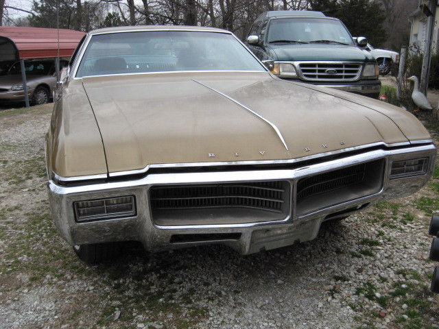 1969 Buick Riviera. Lots of new parts. Well kept, clean car. Very nice driver. 1969 Buick Riviera Base Hardtop 2-Door