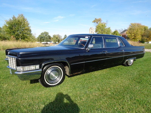 19690000 Cadillac Fleetwood SEVENTY FIVE 8-9 PASSENGER - photo 2