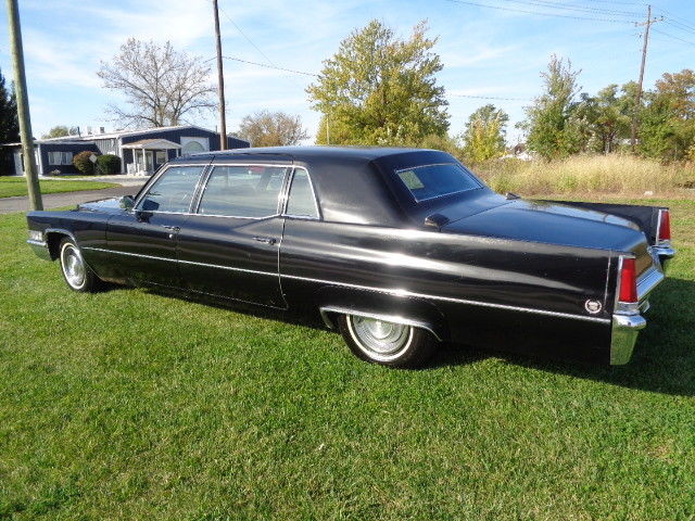 19690000 Cadillac Fleetwood SEVENTY FIVE 8-9 PASSENGER - photo 6
