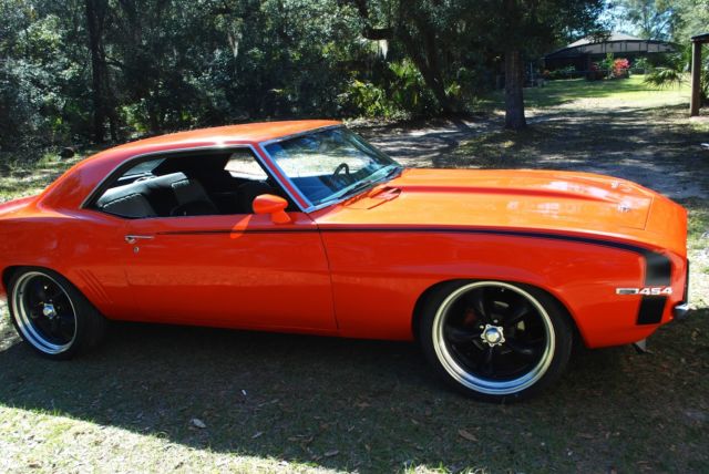 1969 camaro 454, 700r4, 4 wheel discs, houndstooth seats, 20" am racing rims 1969 Chevrolet Camaro