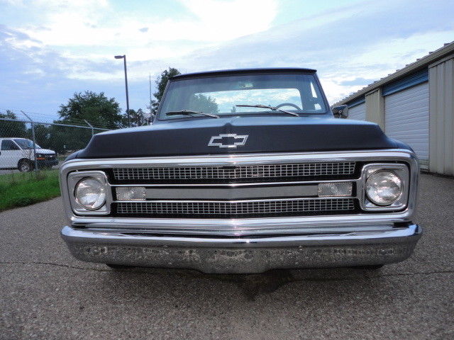 1969 Chevrolet C10 Pickup - photo 2