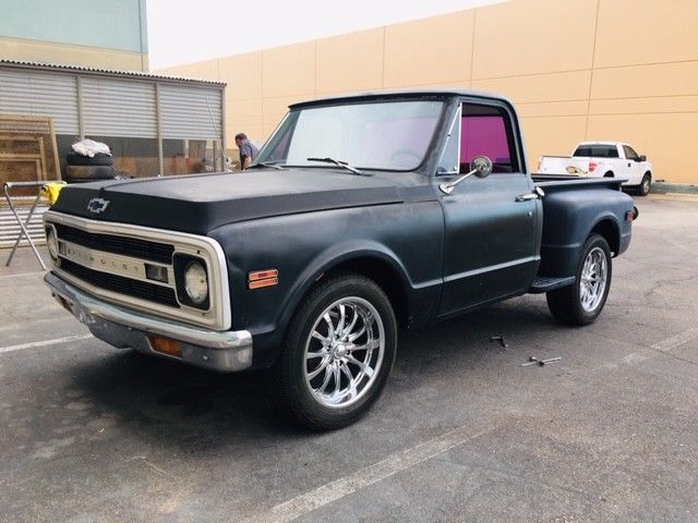 1969 Chevrolet C10 Black Small block chevy engine 1969 Chevrolet C-10
