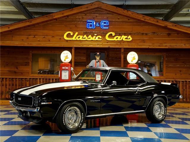 1969 Chevrolet Camaro - Black / White 1969 Chevrolet Camaro RS badges & hide away lights