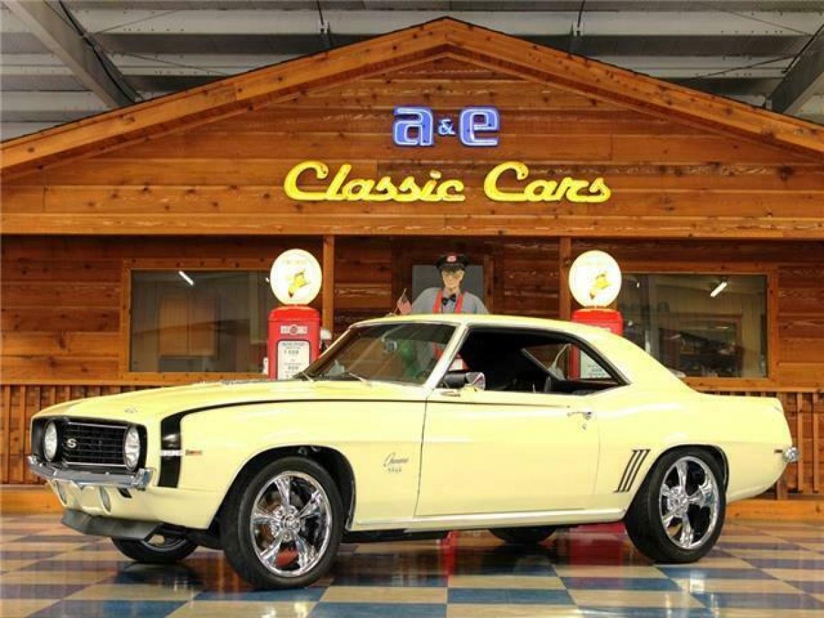 1969 Chevrolet Camaro – Butternut Yellow / Black 1969 Chevrolet Camaro 402 cui