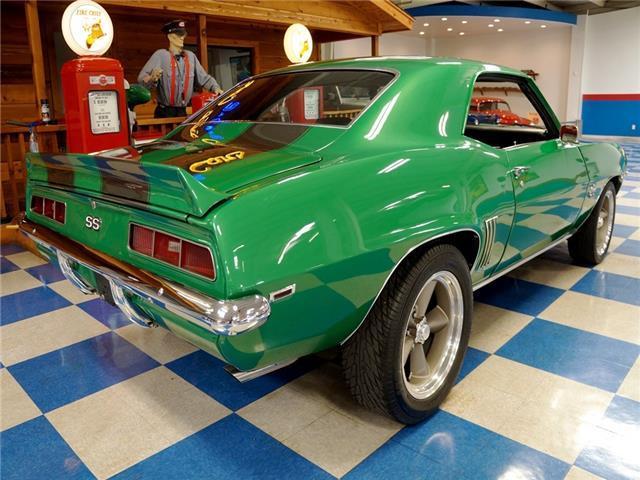1969 Chevrolet Camaro SS Badges / V8 / 700R4 - photo 11